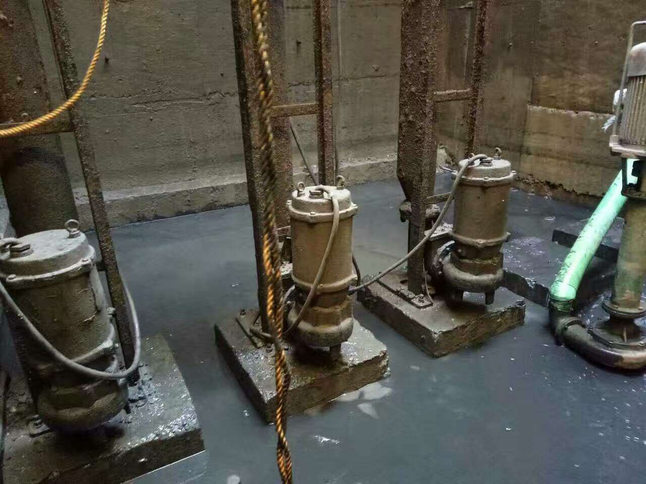 康巴什污水池清理